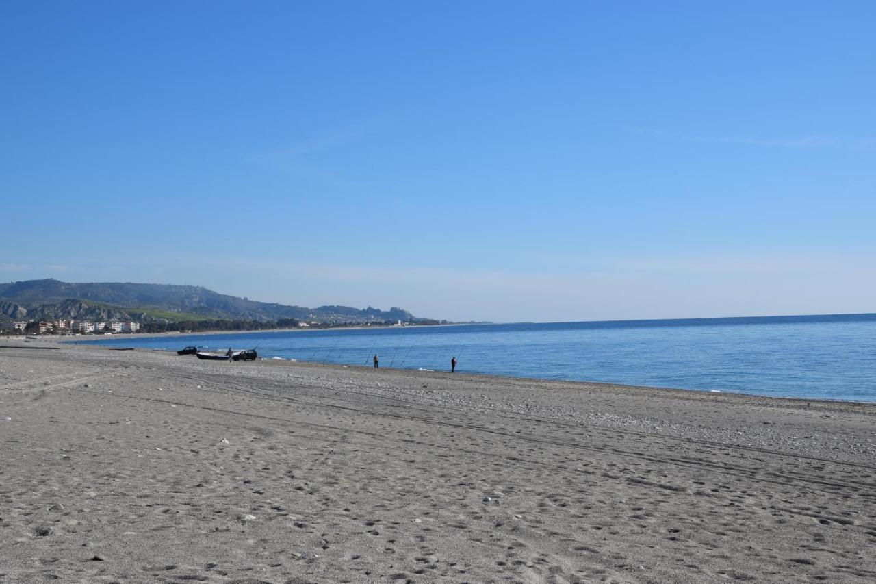 Accomodati B&B Marina di Gioiosa Ionica Exteriör bild